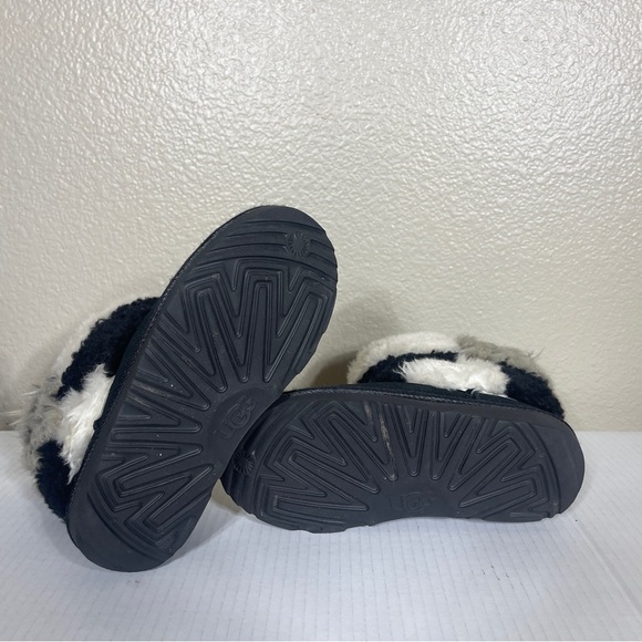 UGG‎ Classic Short Patchwork Fluff Boot Black Youth Size 2 - Picture 7 of 8